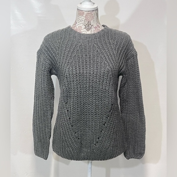 🛍️Charcoal gray PINK ROSE‎ cable knit sweater size S - Picture 1 of 15